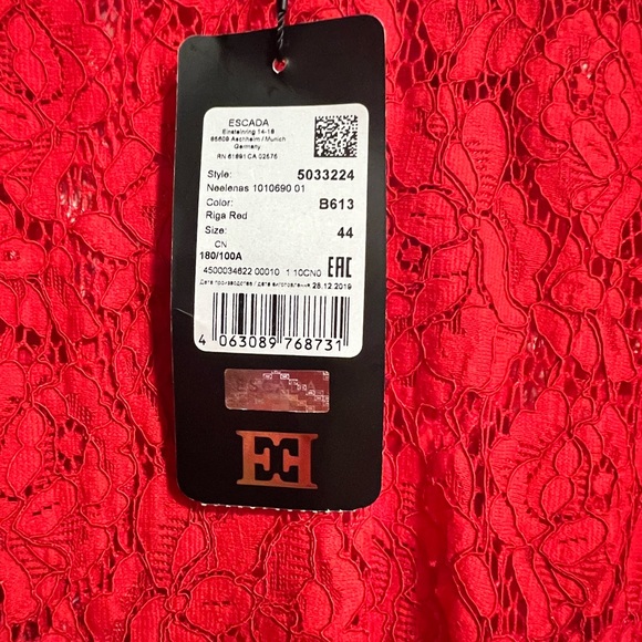 ESCADA
Lace Jacket
$3880 - Picture 4 of 6